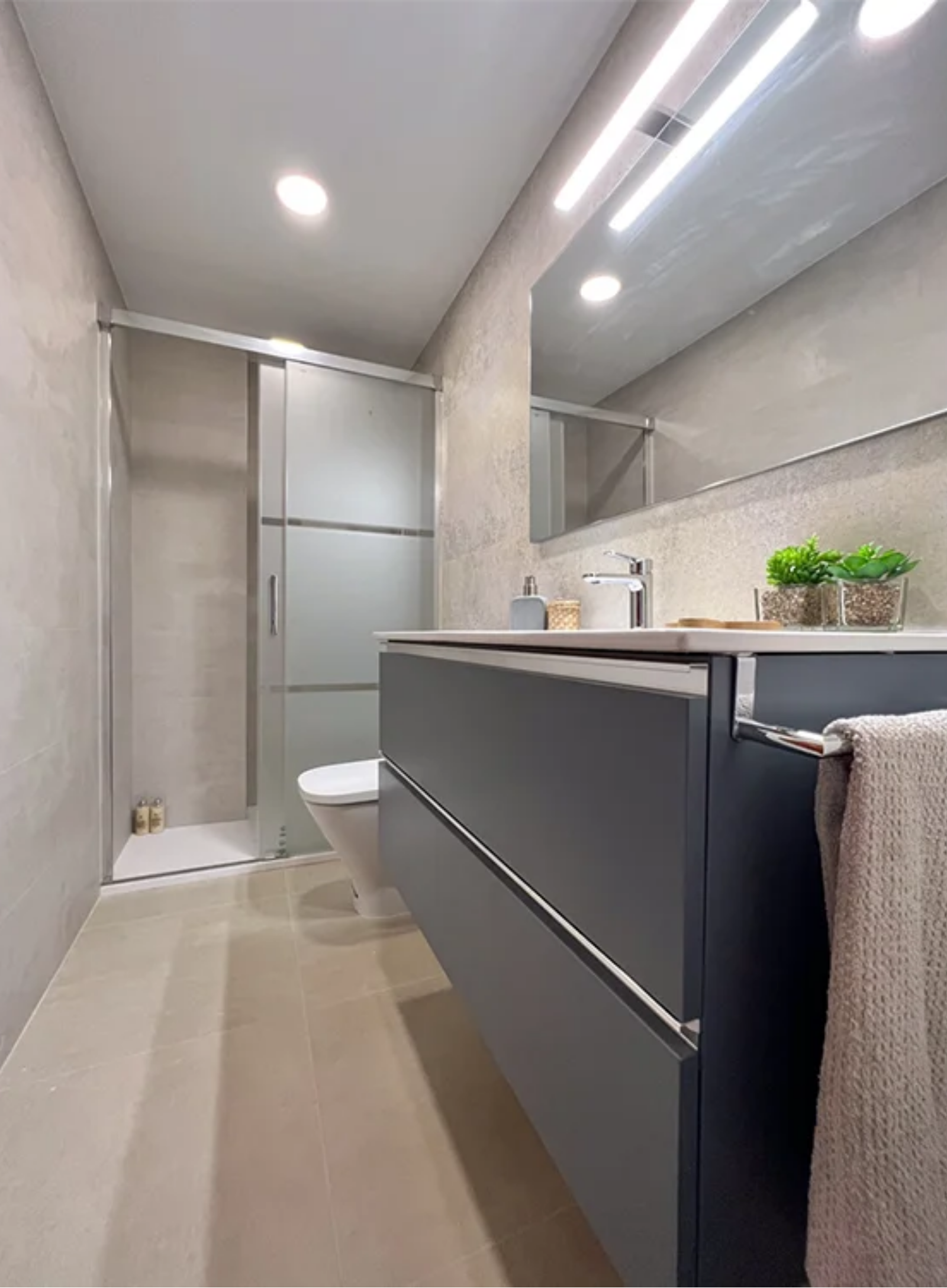 Reforma baño muble gris L'aeixeta