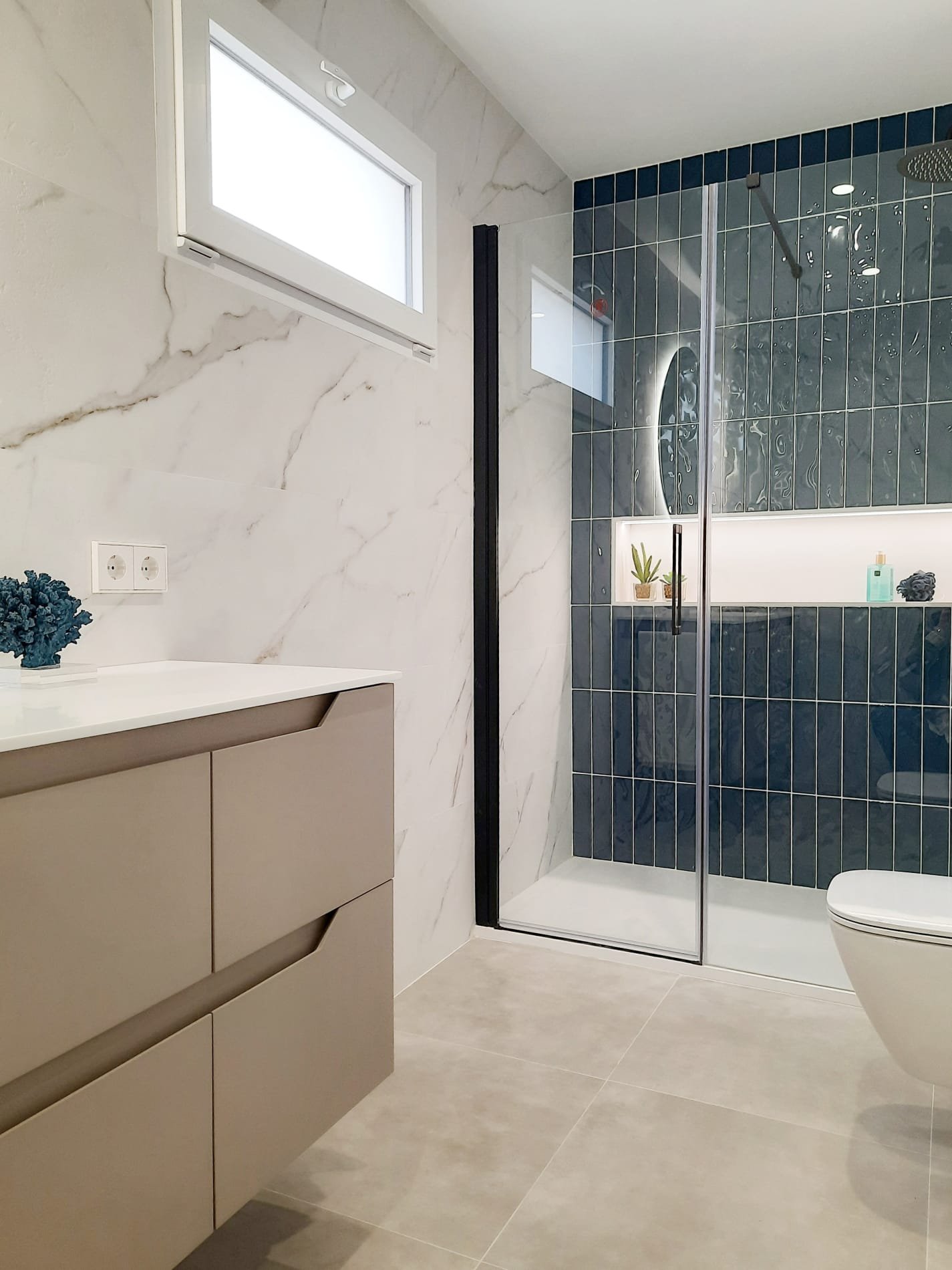 Reforma baño espejo retroiluminado L'aeixeta